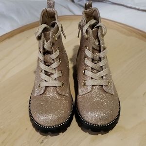 Girl's boots